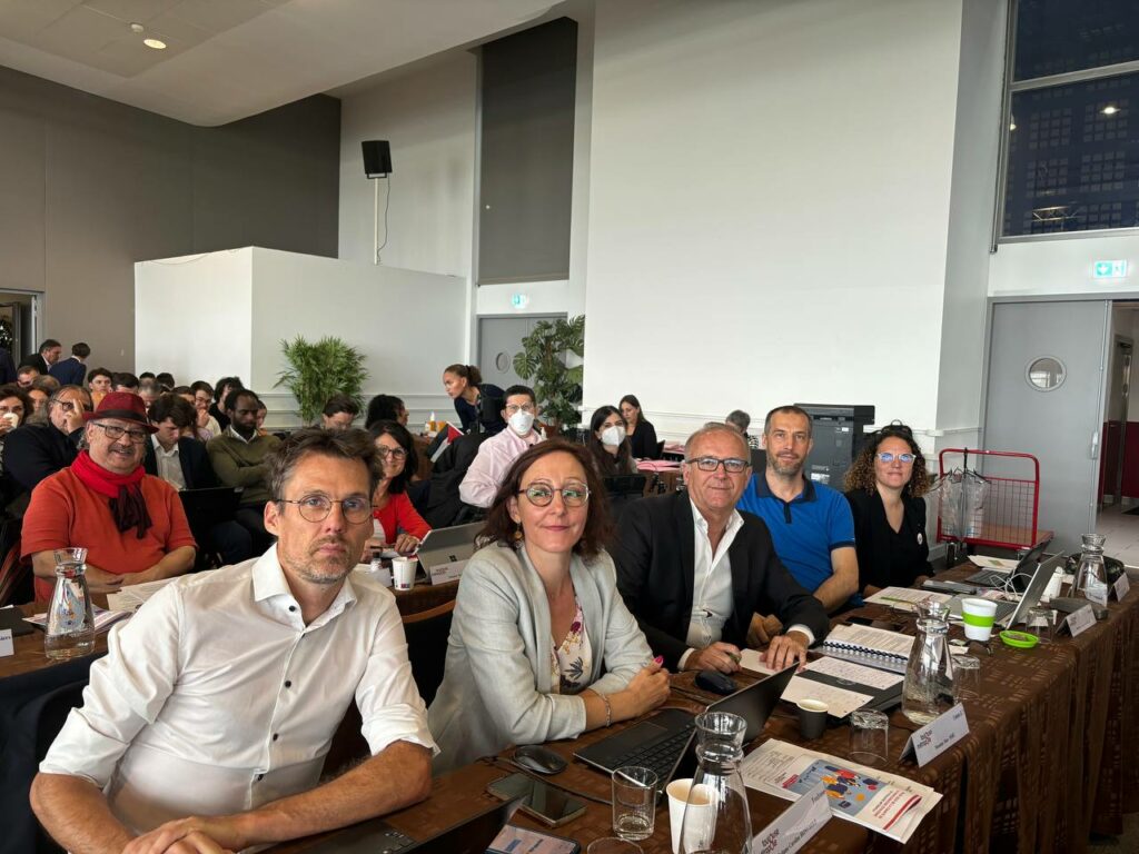 photo du conseil métropolitain du 20 juin 24 avec au 1er rang de gauche à droite, Maxime Le Texier, Caroline Honvault, Marc Péré, Aymeric Deheurles, Agathe Roby, puis au 2e rang, Jamal El Arch, Brigitte Bec, Odile Mauri net son assistante